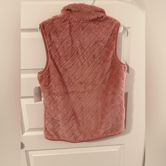 Time and Tru Women's Rose Quilted Vest - Picture 2 of 5